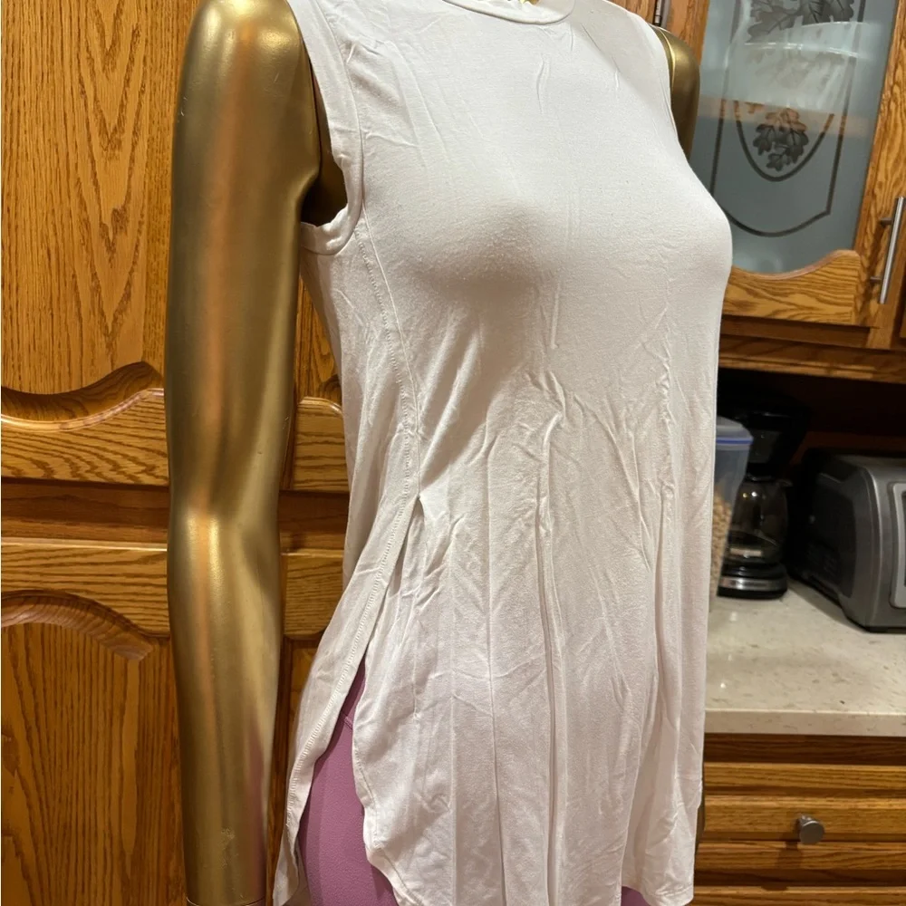Wilfred White Sleeveless Tank Top - Picture 2 of 9